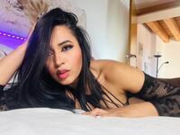 Sophia_Bombshell