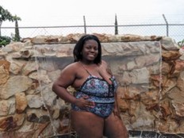 busty-naommi