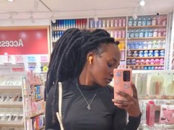 Ebonycutelyn