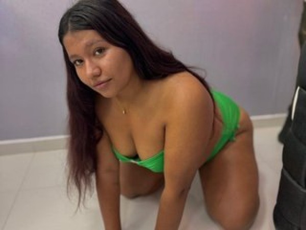 Sharon_Curvy