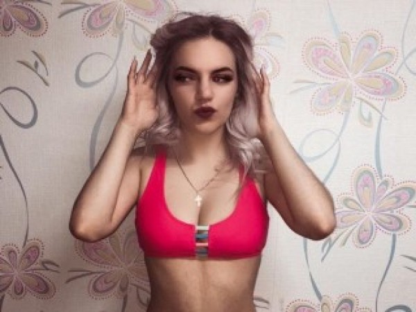 AnikaDefflin